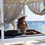 Tropicana & Mykonos 파라다이스비치